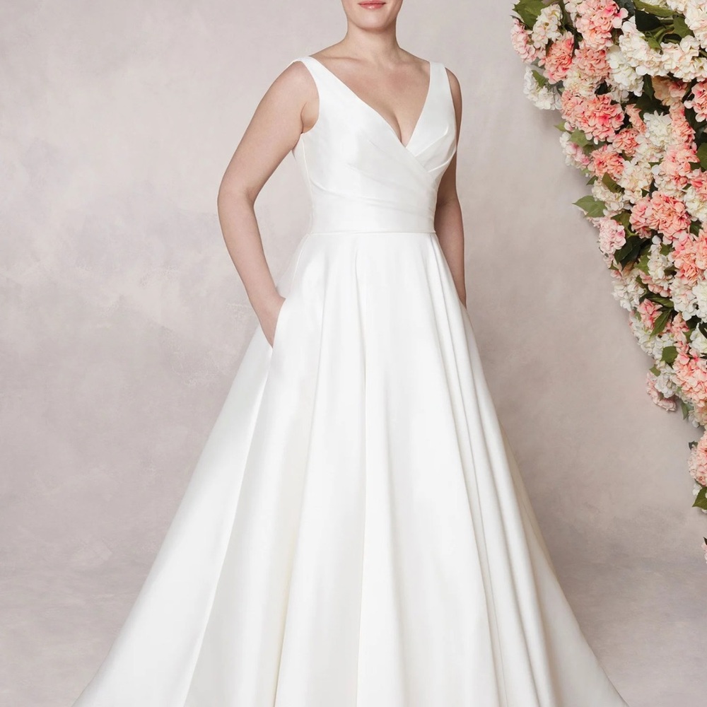 Sincerity Bridal White Wedding Dress - Picture 4 of 16